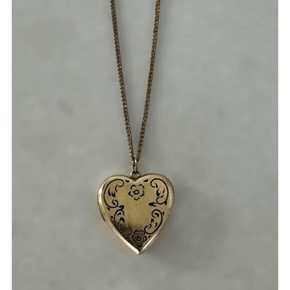 VGT Heart Locket Necklace w/ Floral Detail - Picture 1 of 6